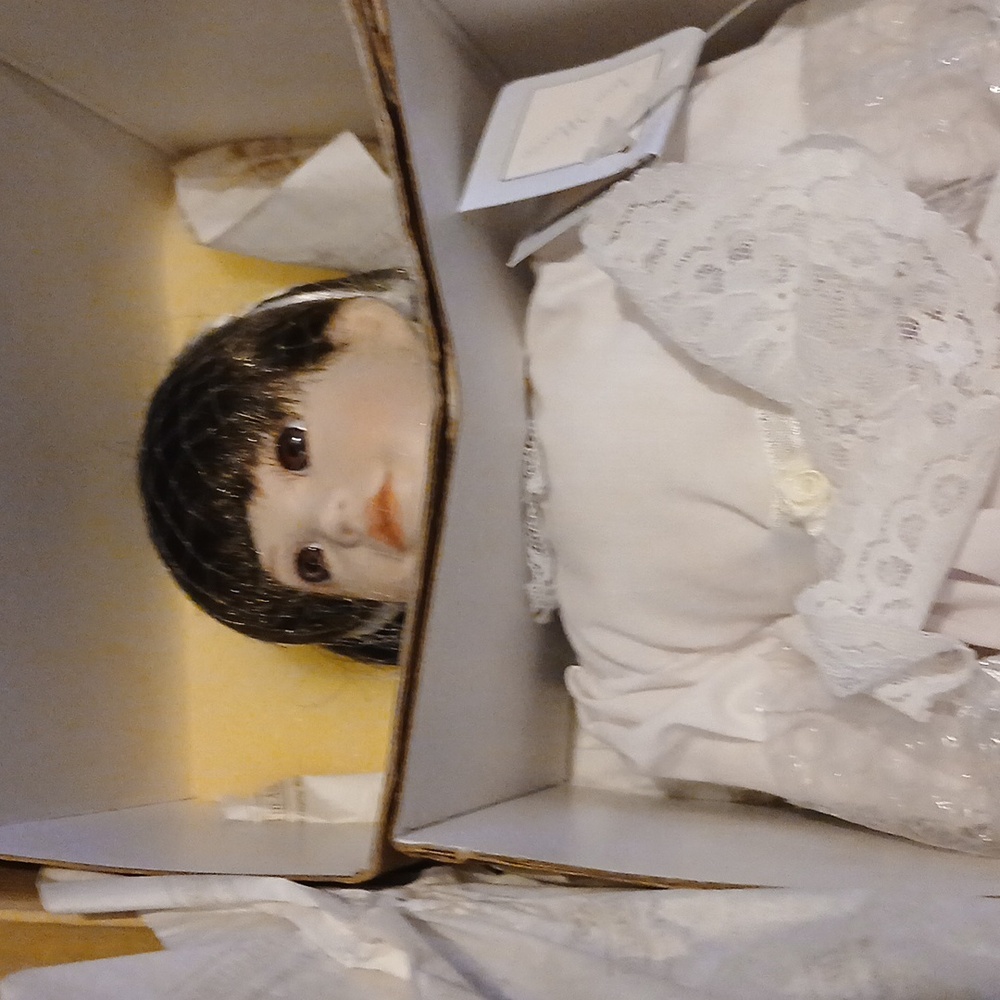 Porcelain‎ doll